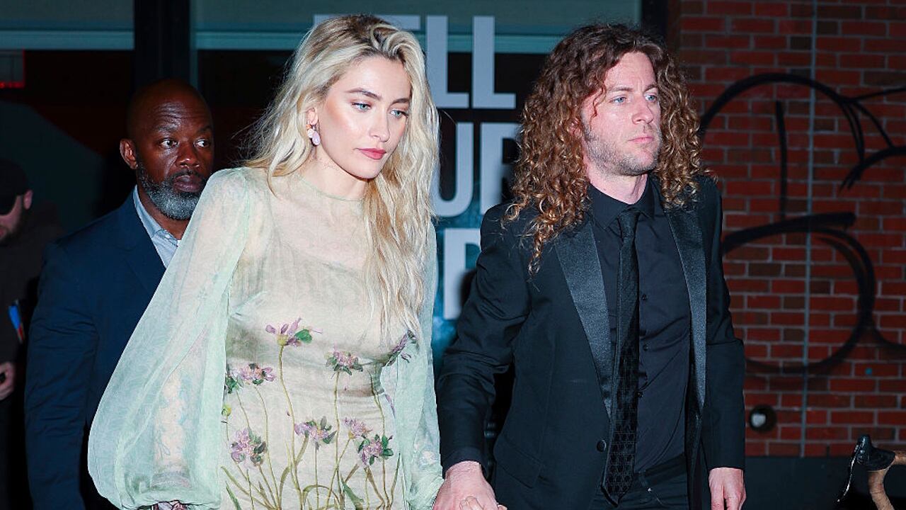 Paris Jackson announced that she and Justin Long have ended their engagment.