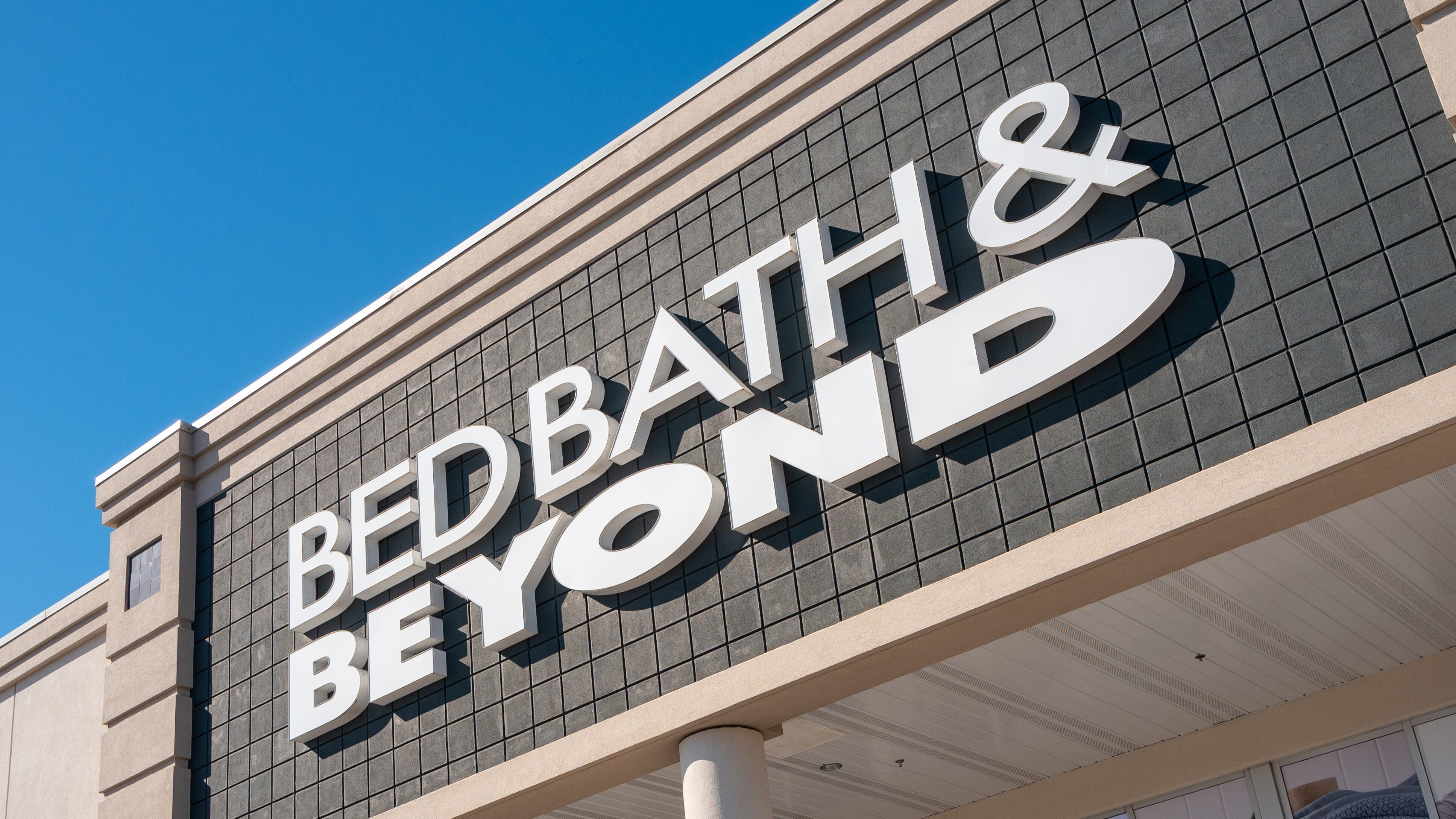 Storefront of Bed Bath and Beyond in Florida with emphasis on the sign.